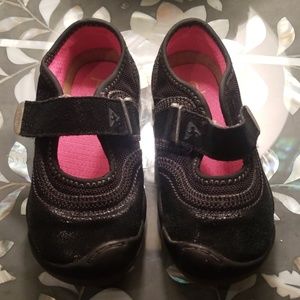 Plae brand size 8 black shoes
